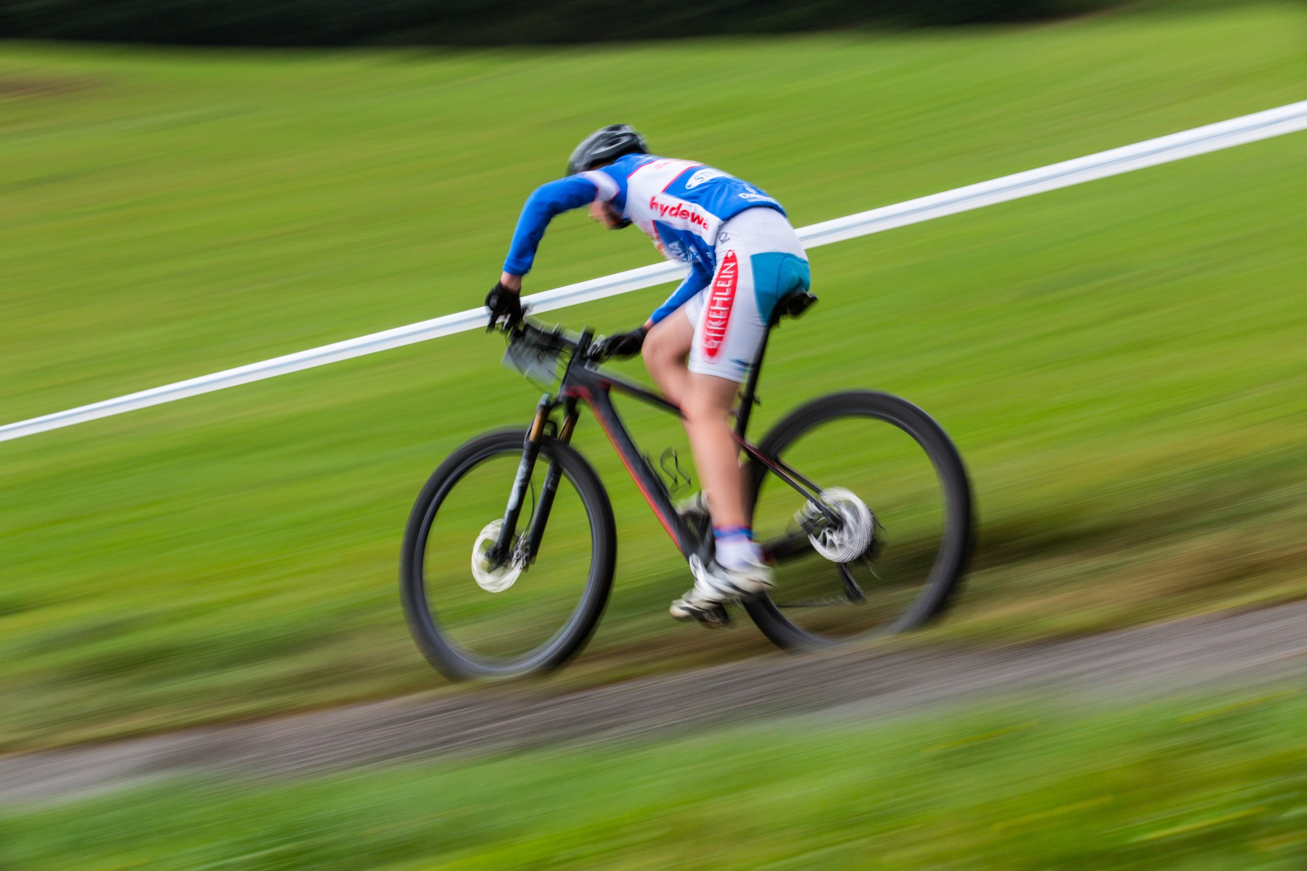 How To Cycle Downhill Safely On A Bike - Cycling Downhill ScaleD